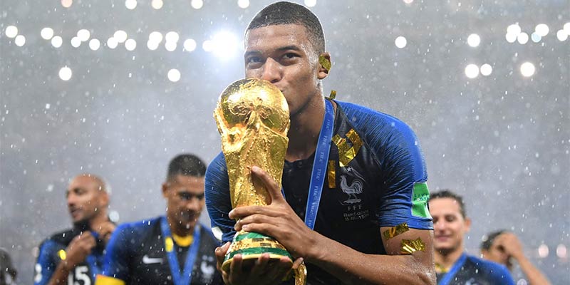 Kylian Mbappé - Tiền Đạo Siêu Sao Hiếm Có Của Thế Kỷ 21 6 Anh góp công lớn trong việc đưa Pháp lọt vào 2 trận chung kết World Cup liên tiếp